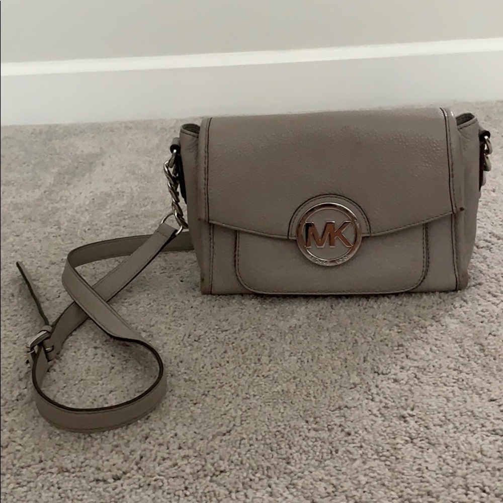 Women’s Michael kors crossbody.